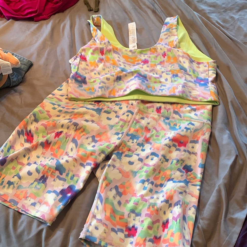 NWOT Fabletics matching shorts and sports bra set